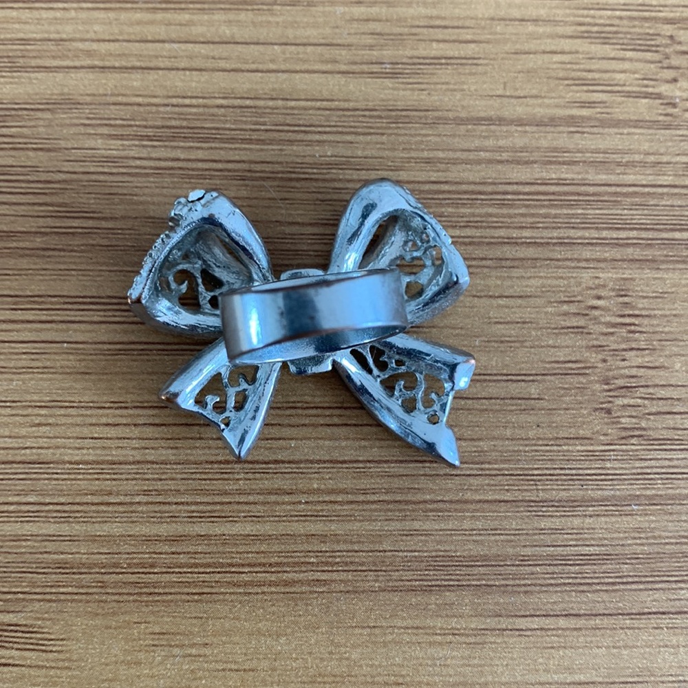 Statement Bow ring - Picture 3 of 3